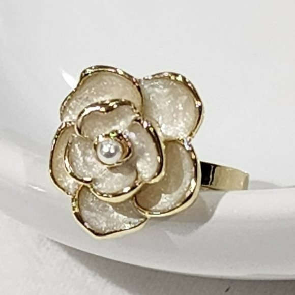 Jewelry - Vintage Style 14K Gold Plated‎ Canellia Flower Cuff Pinkie Ring